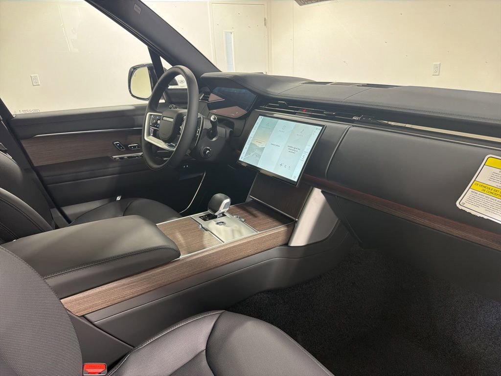 New 2026 Land Rover Range Rover Long Wheelbase SE AWD/4WD image 24