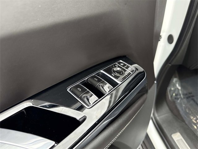 Certified 2025 Cadillac Escalade ESV V image 10