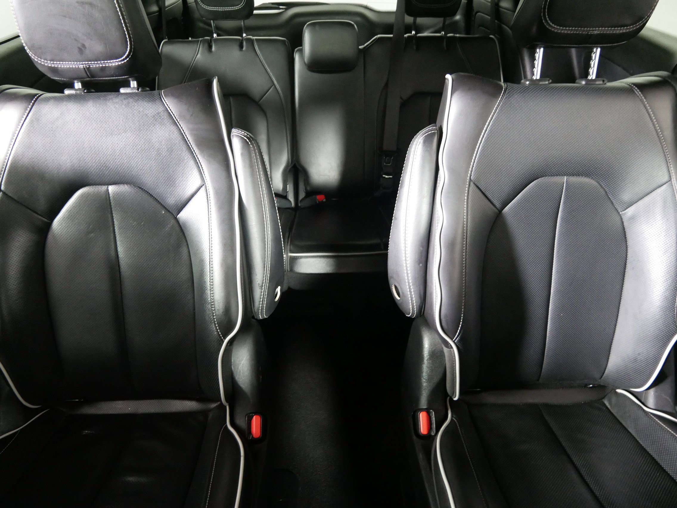 Used 2024 Chrysler Pacifica Premium FWD image 13