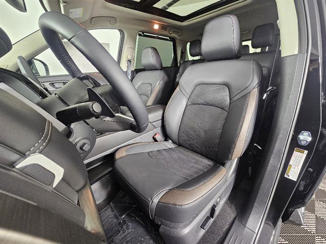 New 2025 Nissan Pathfinder Platinum AWD/4WD image 30