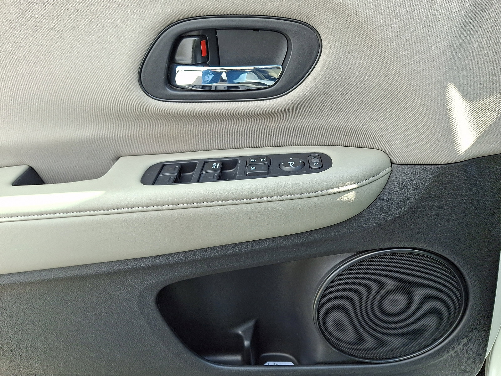 Used 2017 Honda HR-V LX image 12