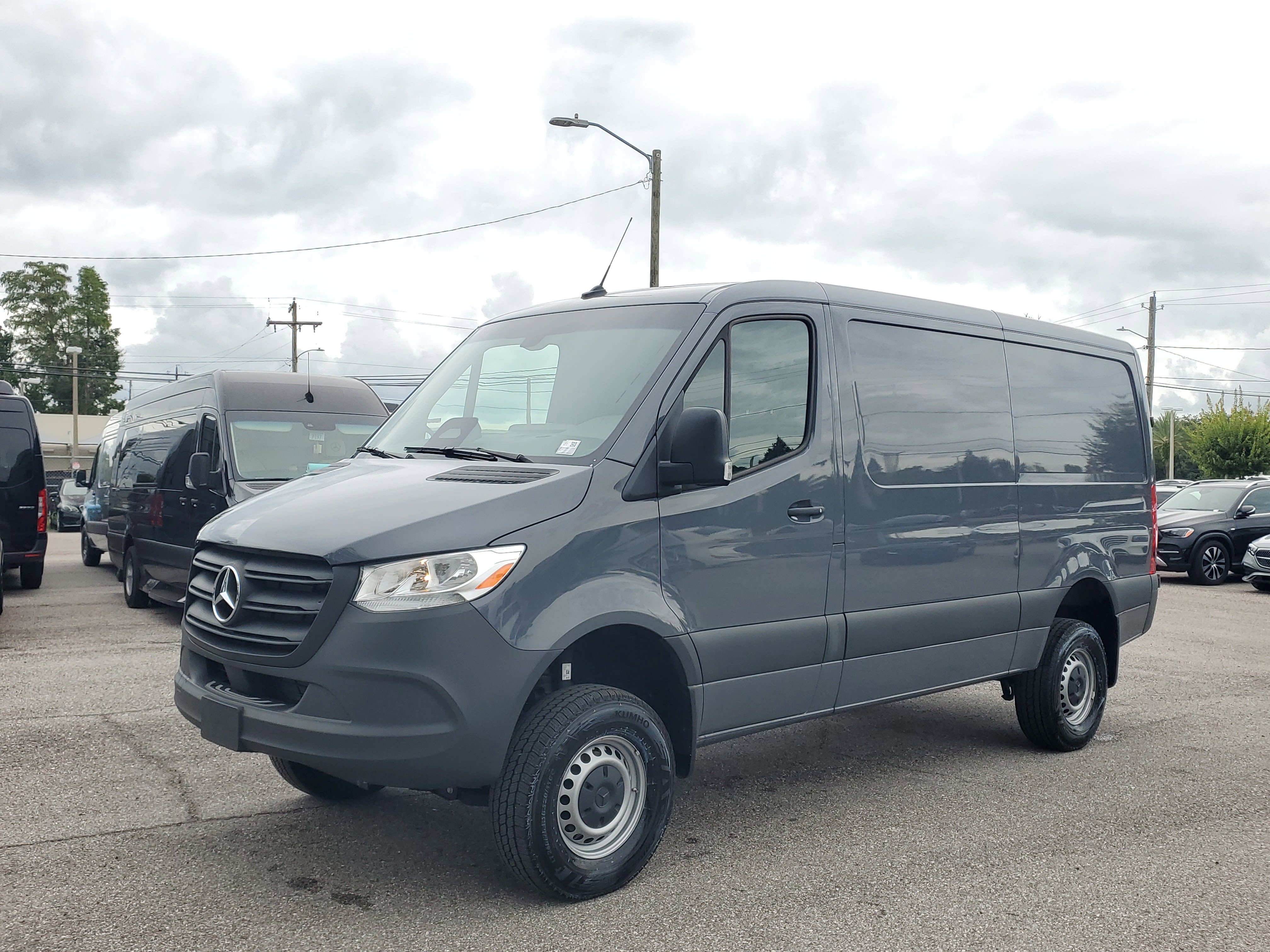 Used 2025 Mercedes-Benz Sprinter 2500 image 2