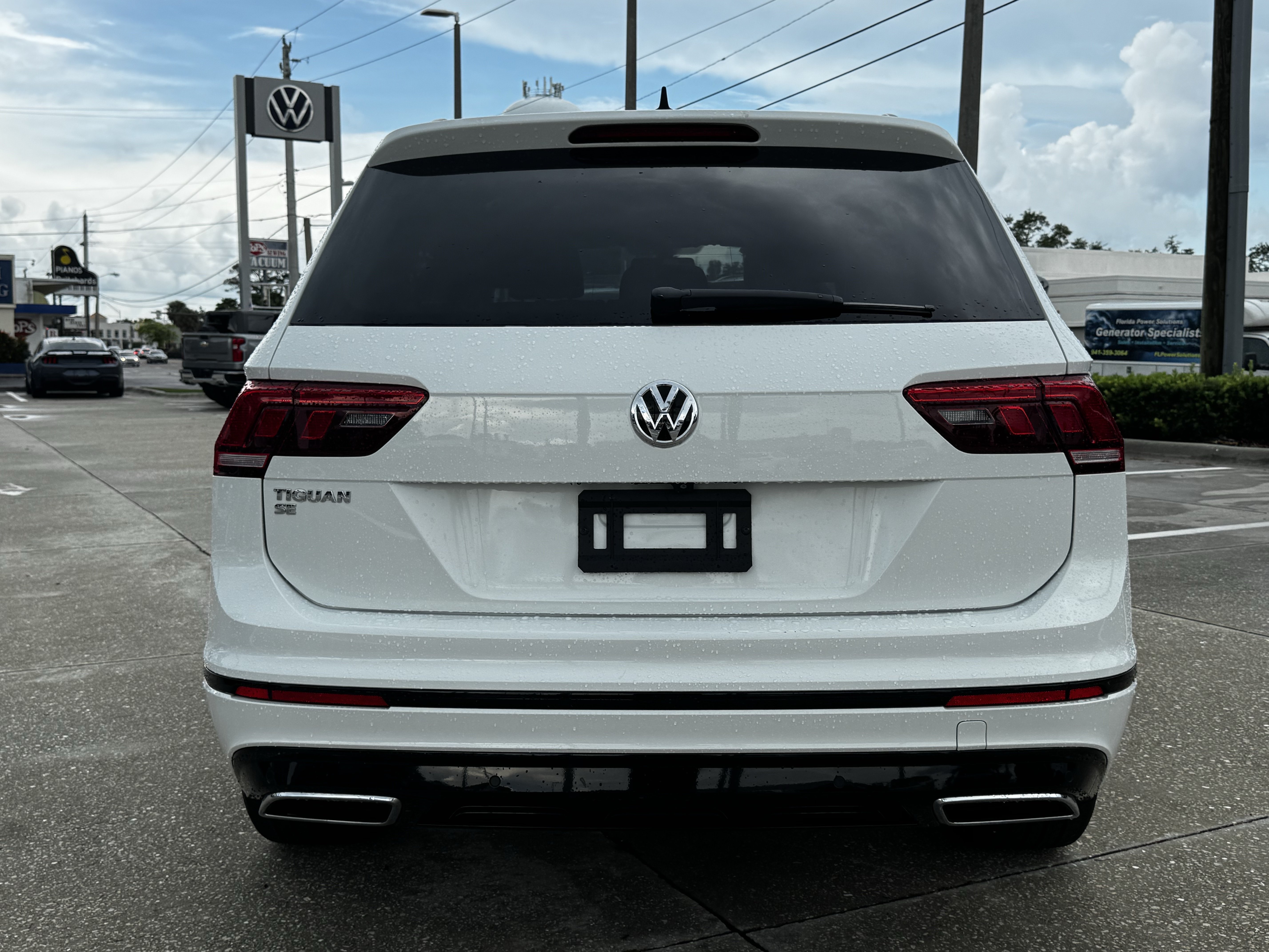 Used 2020 Volkswagen Tiguan SE R-Line FWD image 5