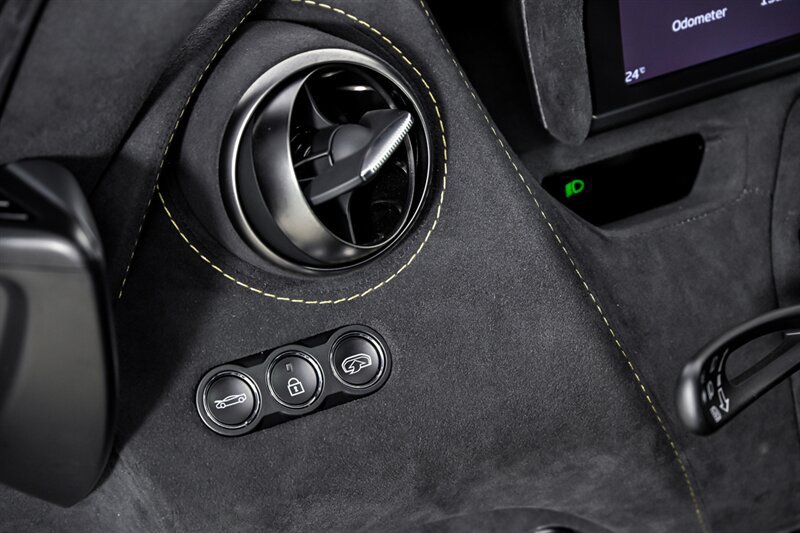 Used 2022 McLaren 765LT RWD image 33