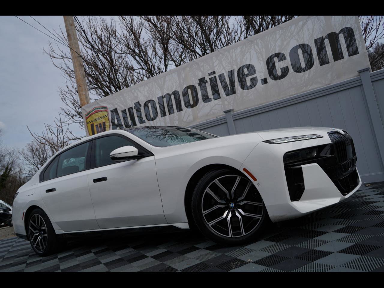 Used 2023 BMW 760i xDrive w/ Executive Package video 1