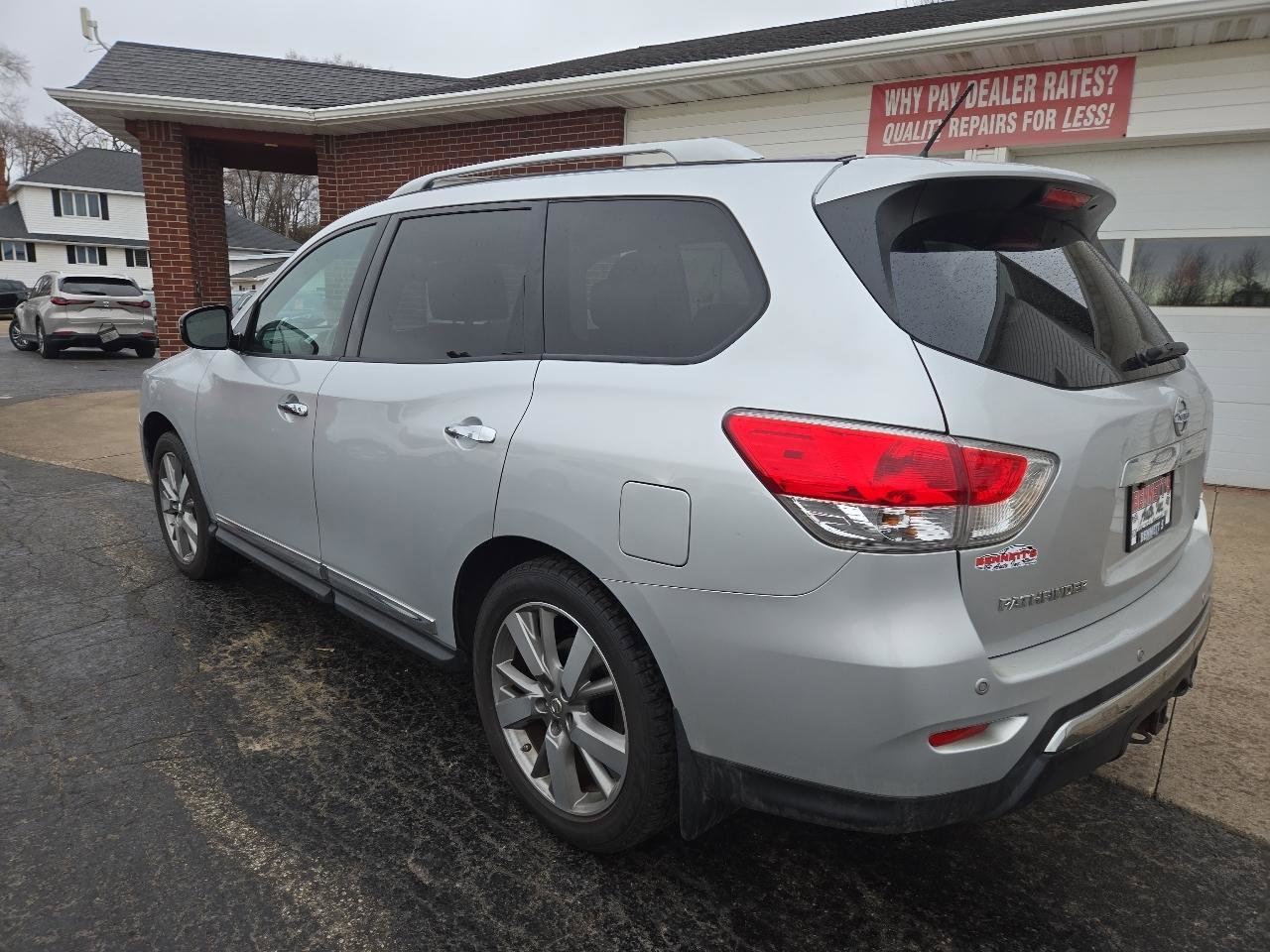 Used 2013 Nissan Pathfinder Platinum w/ Platinum Premium Pkg image 6