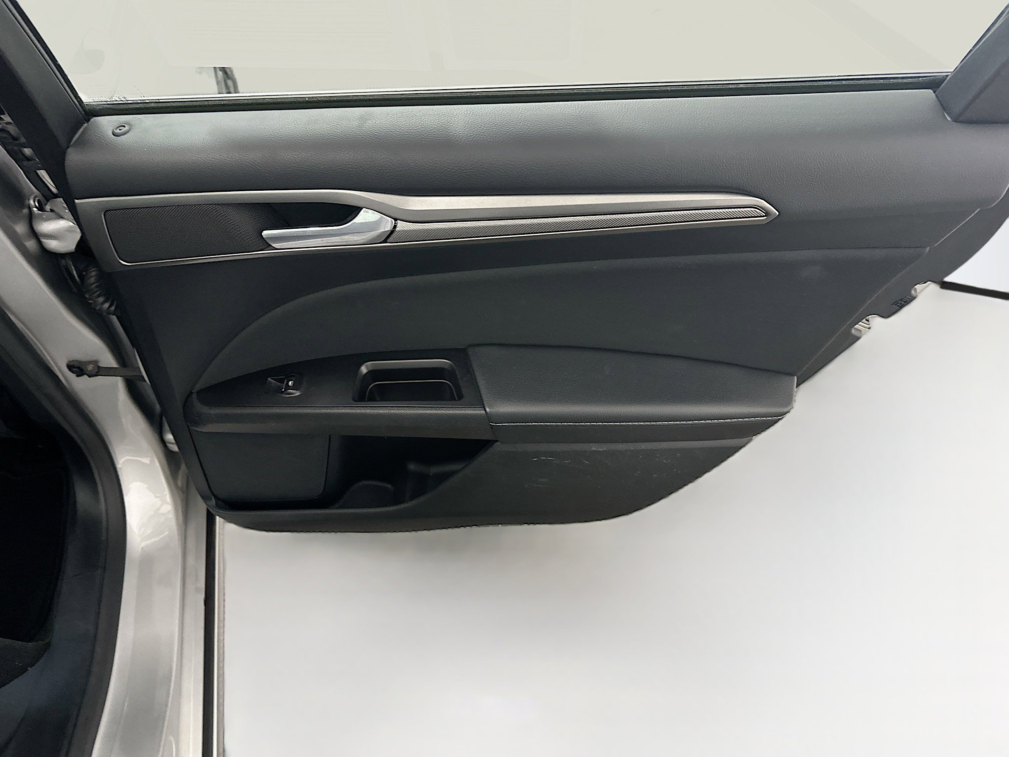 Used 2017 Ford Fusion SE image 29