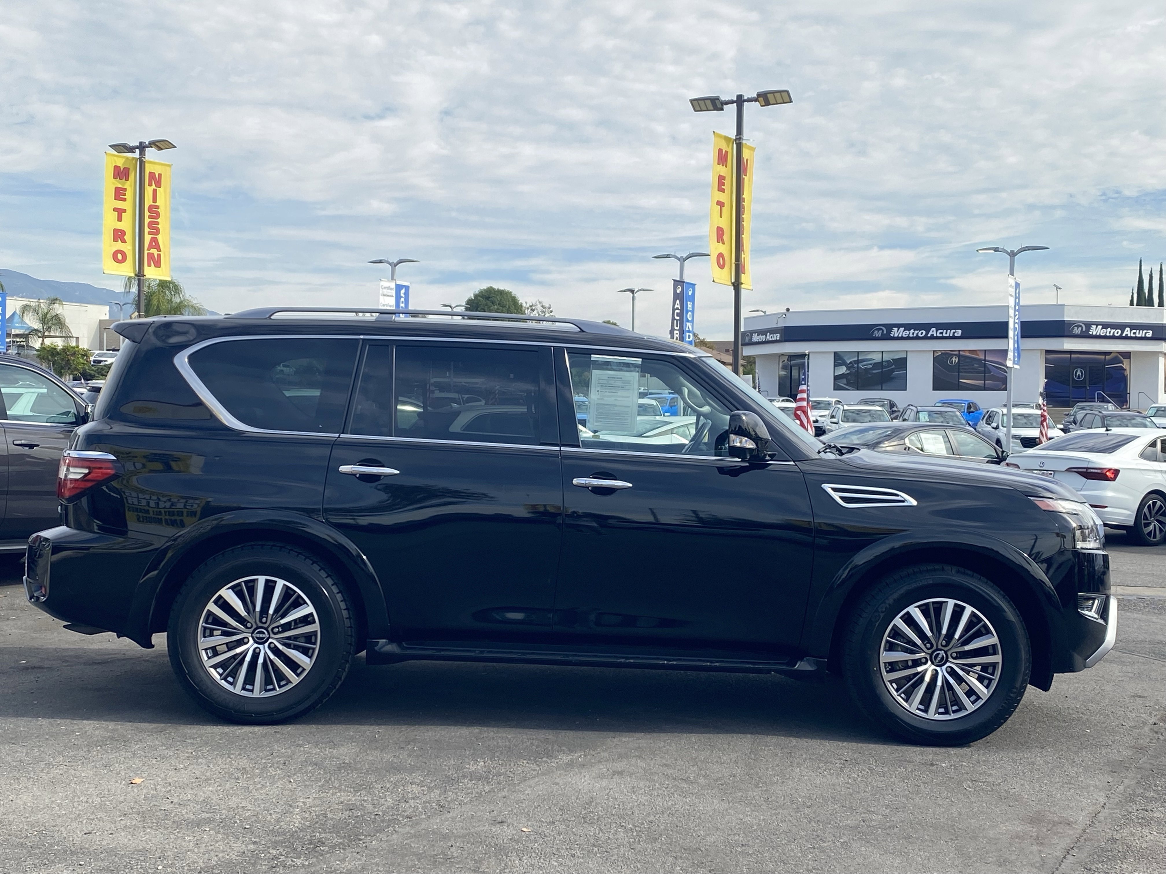 Used 2023 Nissan Armada SL image 2