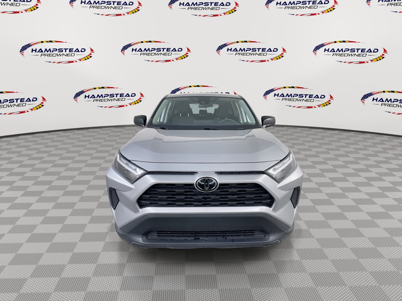 Used 2025 Toyota RAV4 LE AWD/4WD image 3