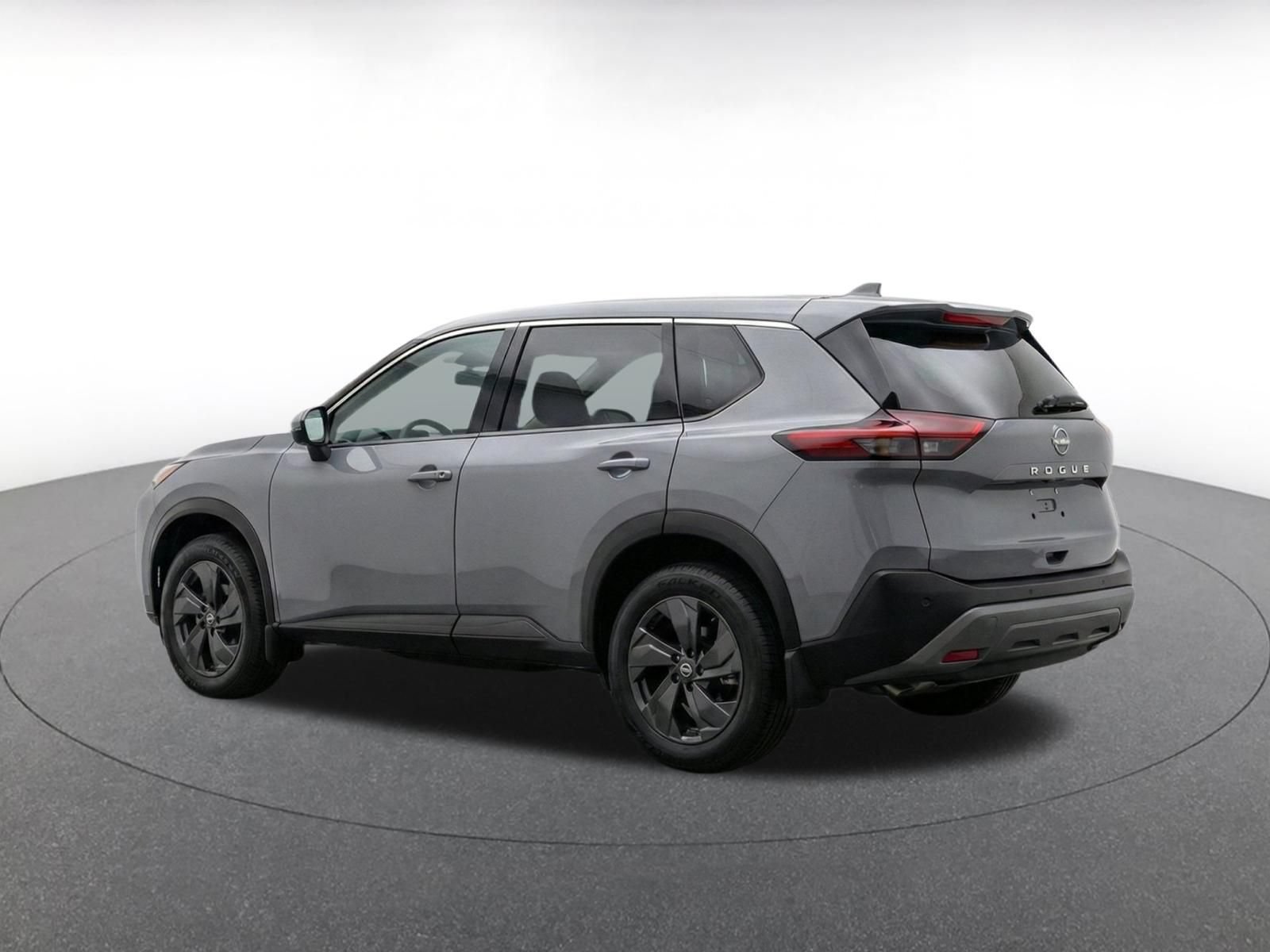 Used 2025 Nissan Rogue SV FWD image 6