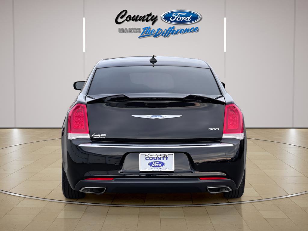 Used 2021 Chrysler 300 Touring L image 4