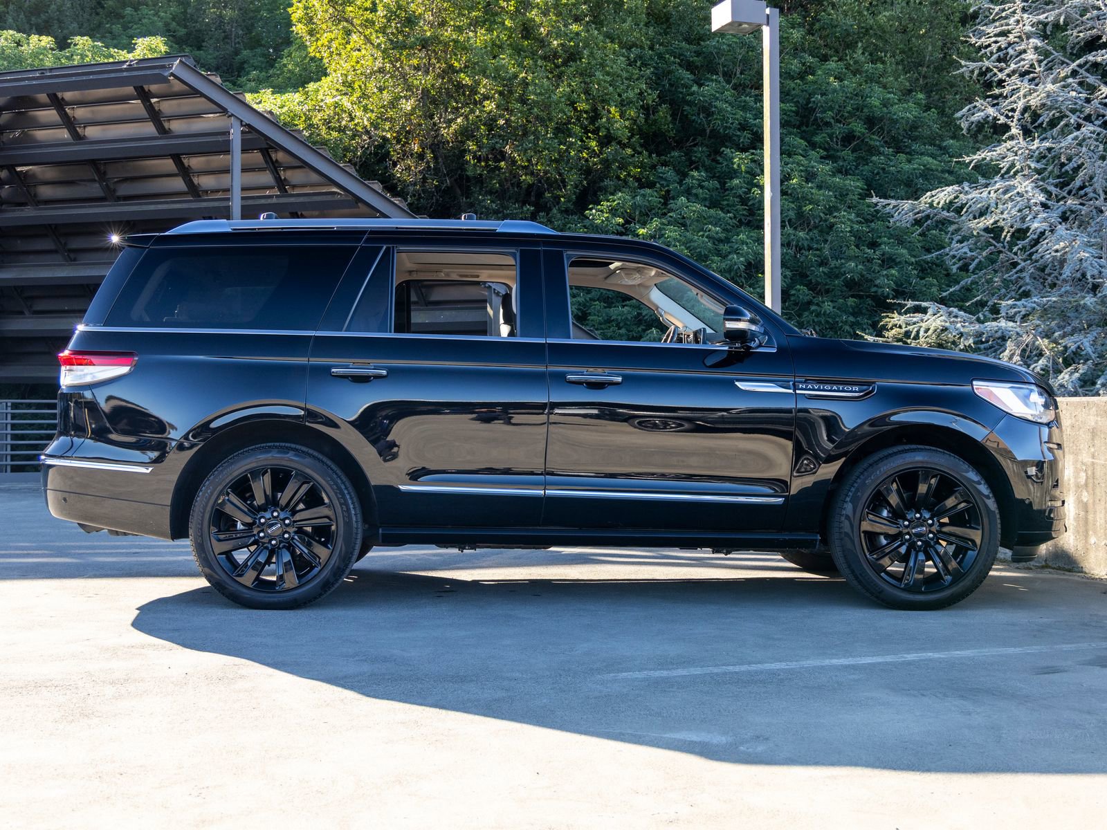Used 2023 Lincoln Navigator Reserve image 12
