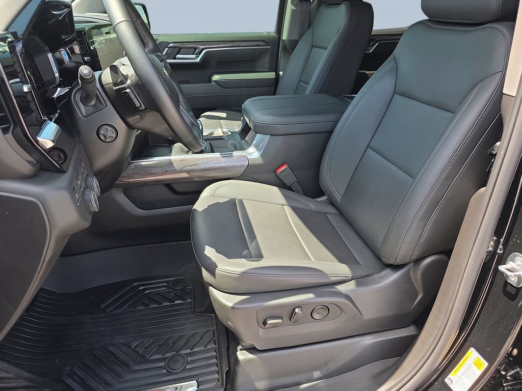 Used 2026 Chevrolet Silverado 1500 LTZ w/ LTZ Premium Package AWD/4WD image 11