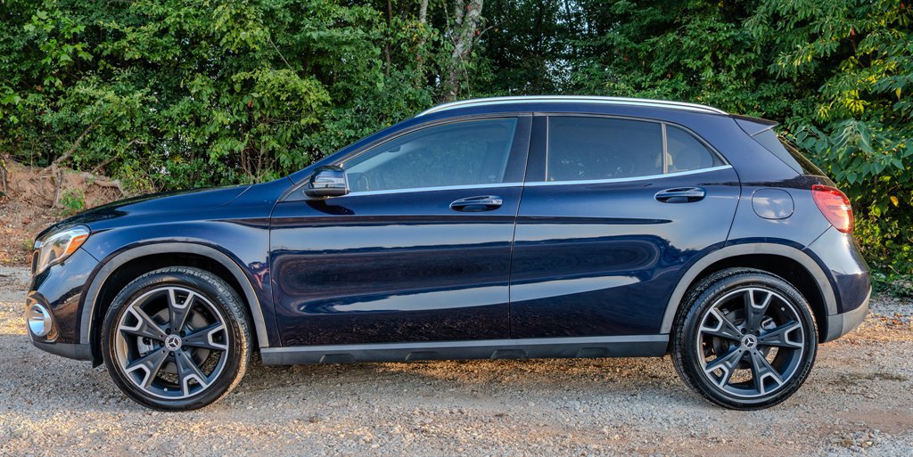 Used 2018 Mercedes-Benz GLA 250 4MATIC w/ Premium Package image 2