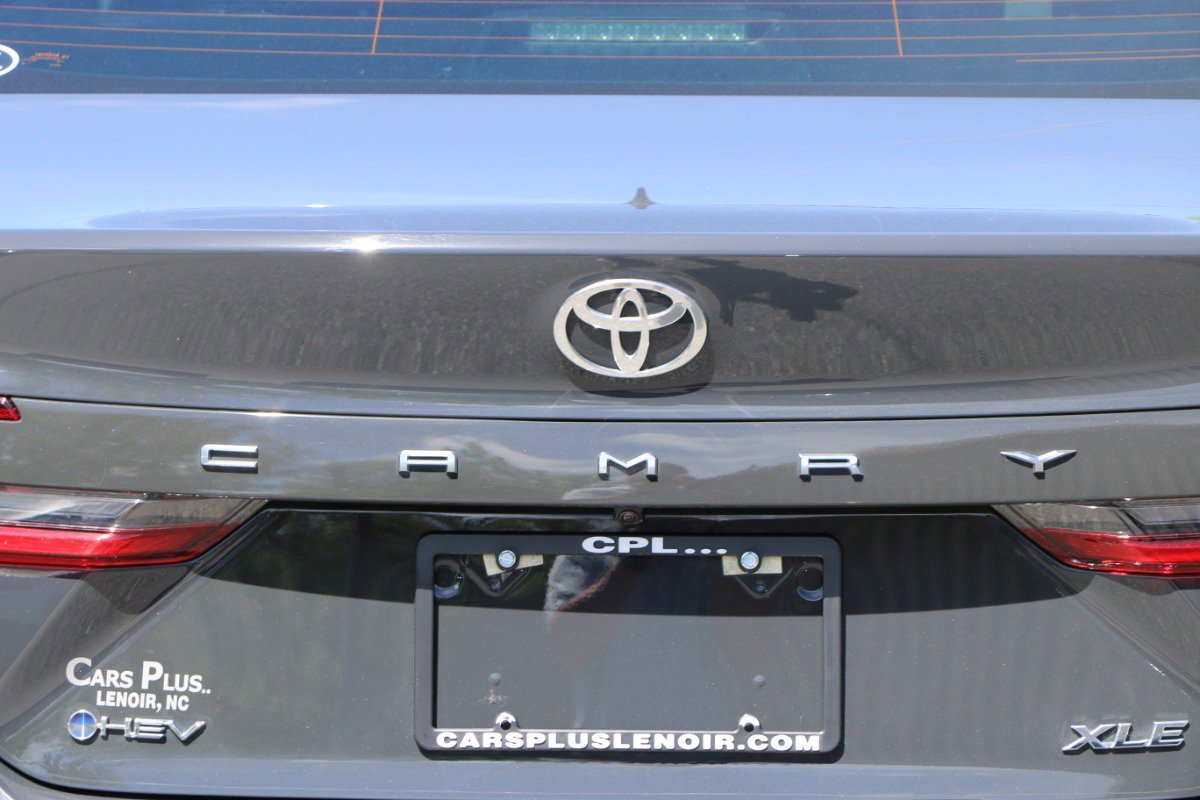 Used 2025 Toyota Camry XLE FWD image 5