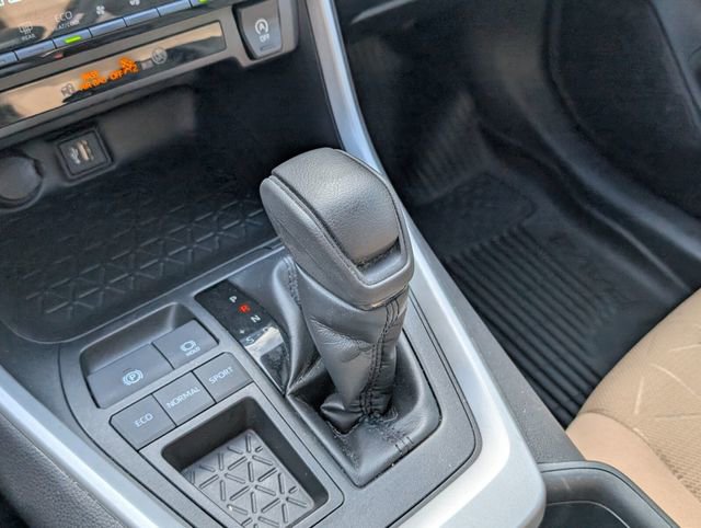 Used 2023 Toyota RAV4 XLE w/ Convenience Package image 28