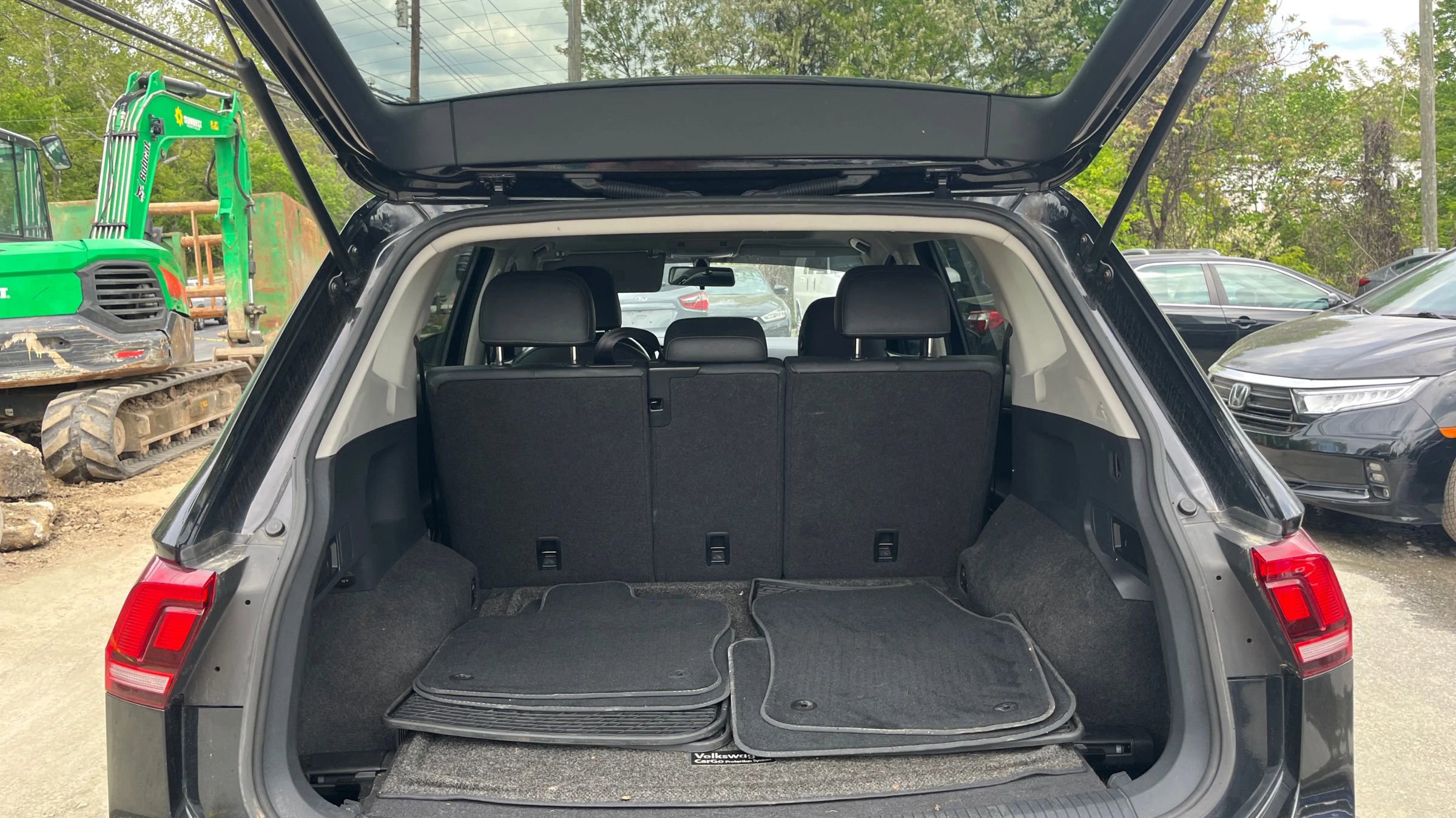 Used 2018 Volkswagen Tiguan SE w/ Panoramic Sunroof Package AWD/4WD image 12