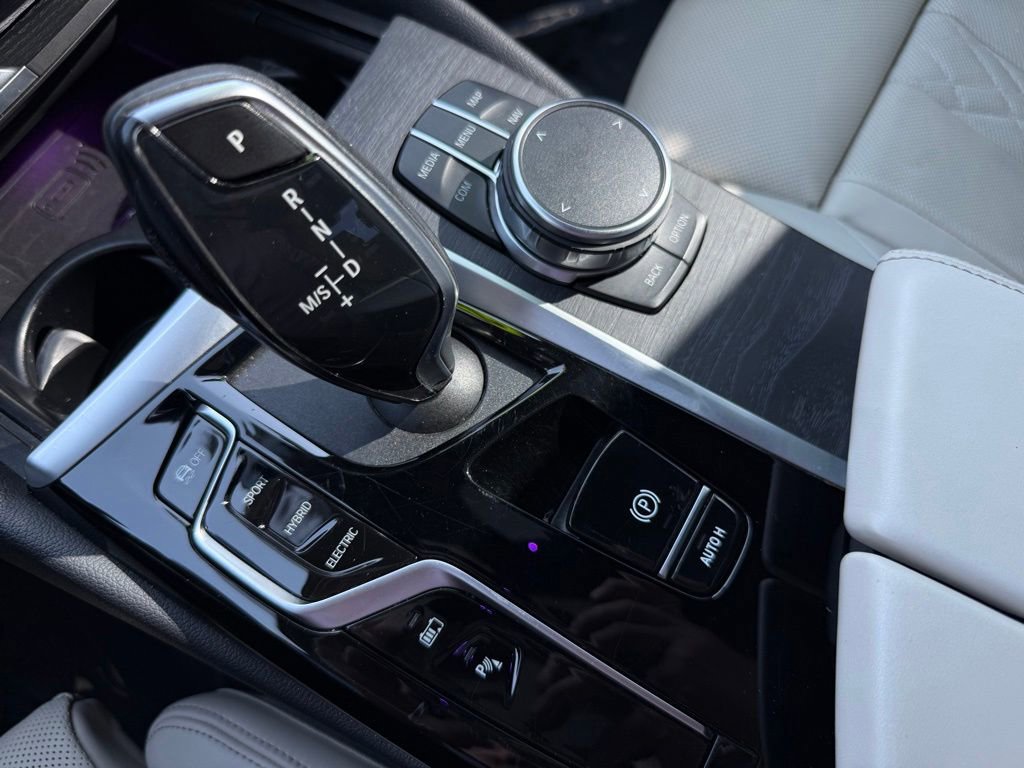 Used 2023 BMW 530e w/ Premium Package RWD image 28