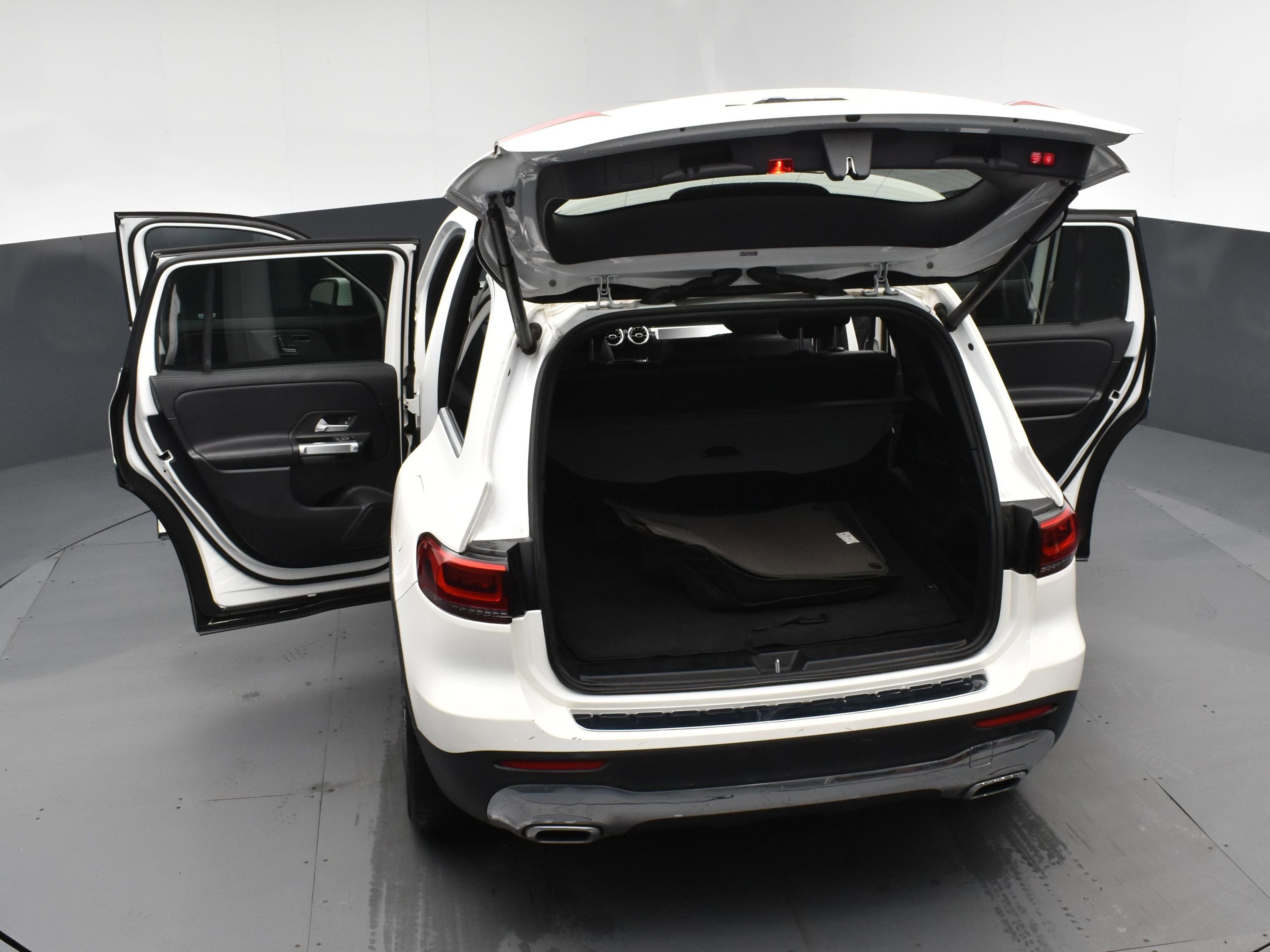 Used 2021 Mercedes-Benz GLB 250 4MATIC w/ Premium Package image 23