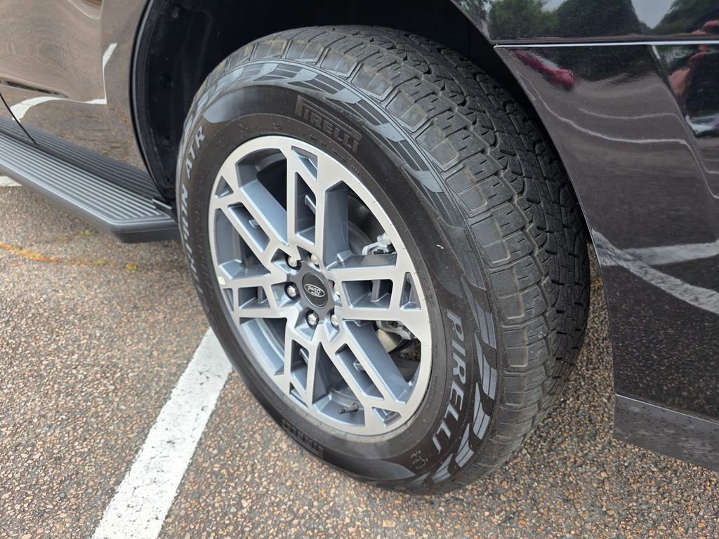Used 2025 Ford Expedition Active AWD/4WD image 32