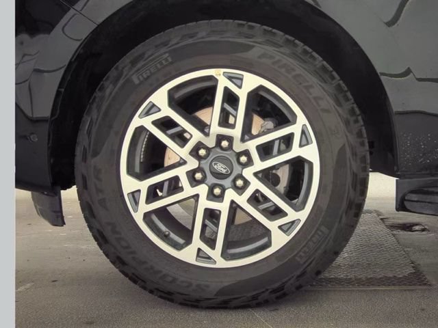 Used 2025 Ford Expedition Active AWD/4WD image 19