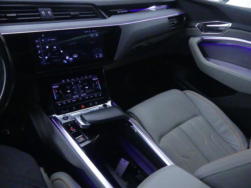 Used 2024 Audi Q8 e-tron Prestige image 16