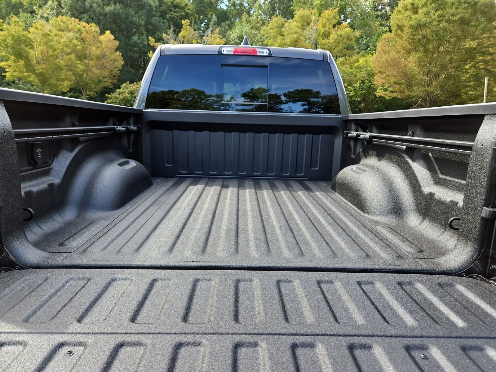 New 2025 RAM 1500 4x4 Crew Cab image 19