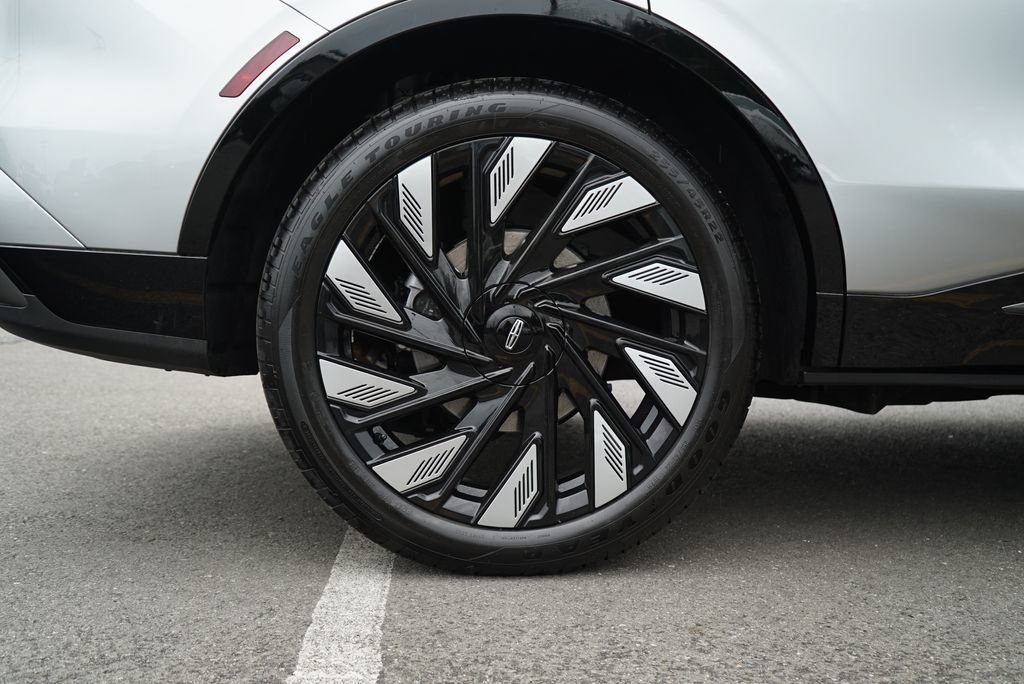 Certified 2025 Lincoln Nautilus Reserve AWD/4WD image 41