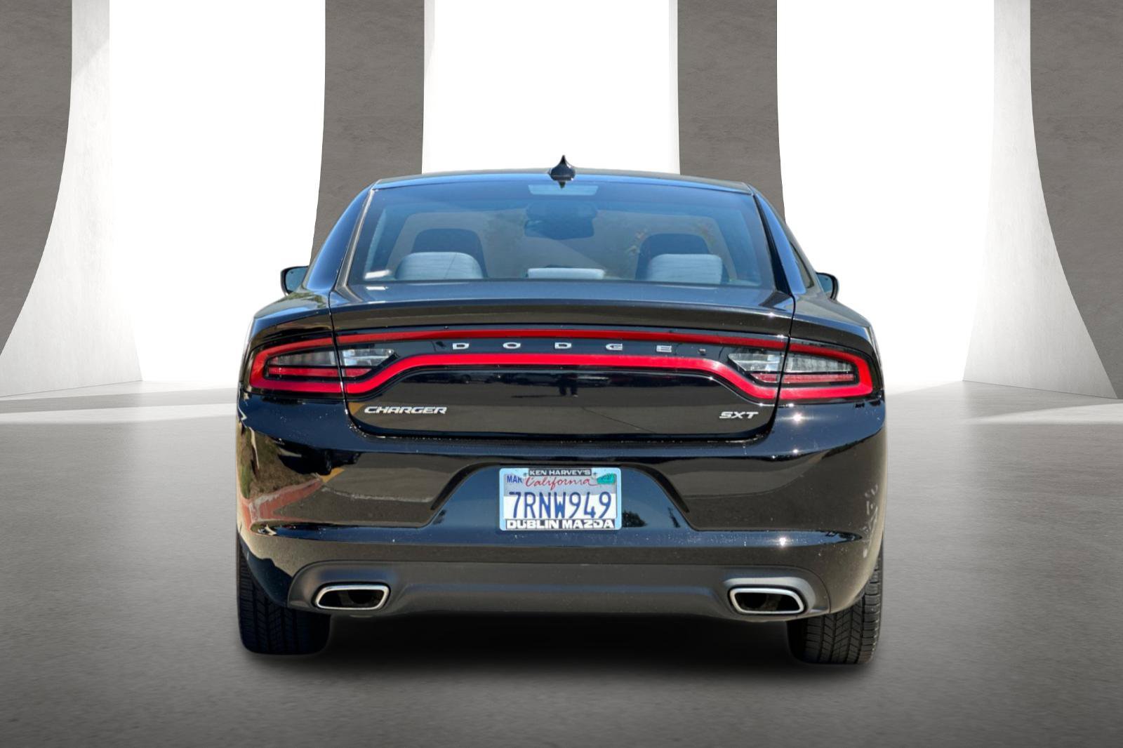 Used 2016 Dodge Charger SXT RWD image 5