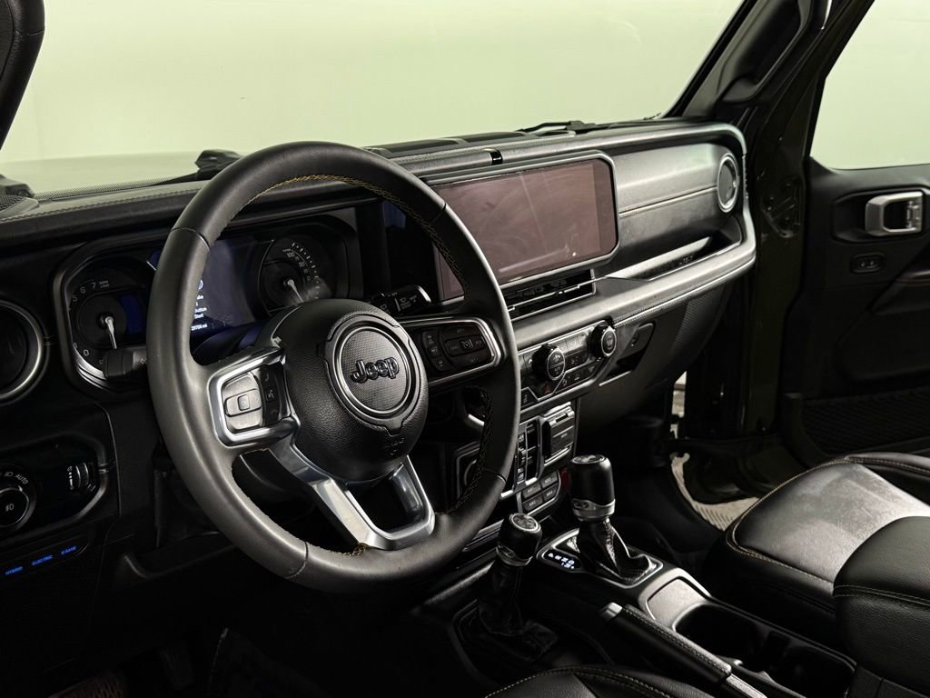 Used 2024 Jeep Wrangler Unlimited Sahara w/ Technology Group image 11