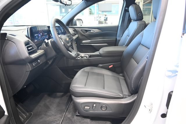 New 2027 Chevrolet Traverse LT w/ Sun and Wheel Package FWD image 9