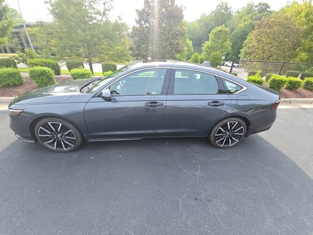 Used 2025 Honda Accord Touring image 1