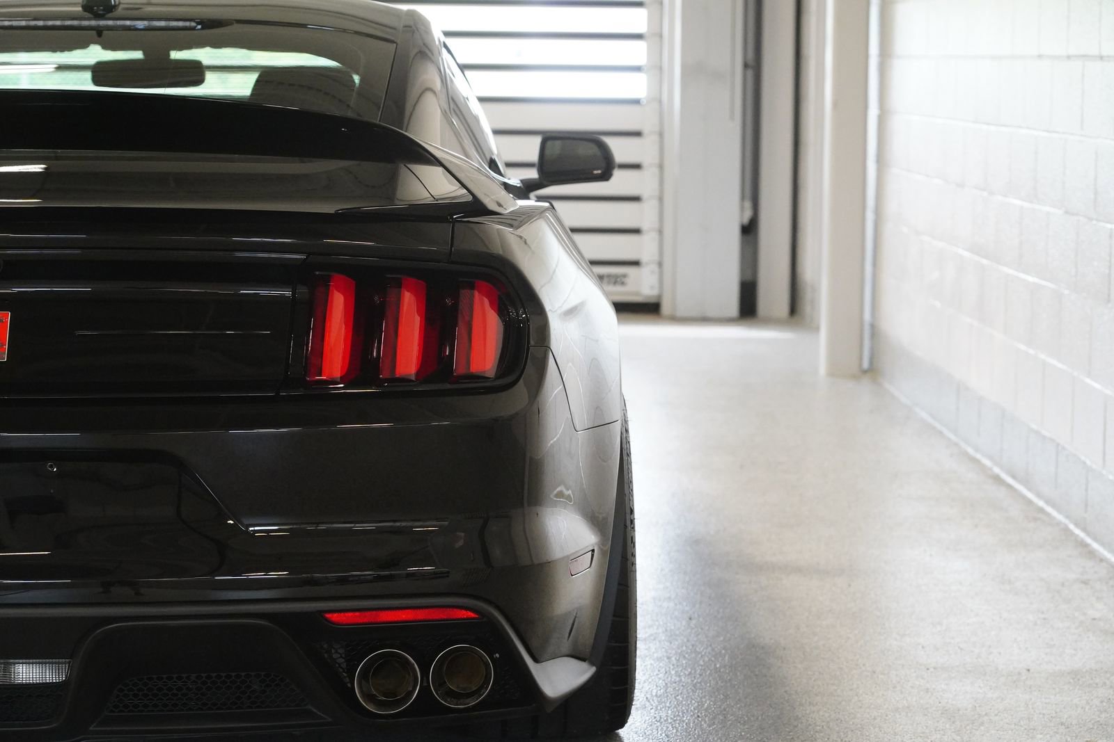 Used 2020 Ford Mustang Shelby GT350R w/ GT350R Equipment Group 920A RWD image 10