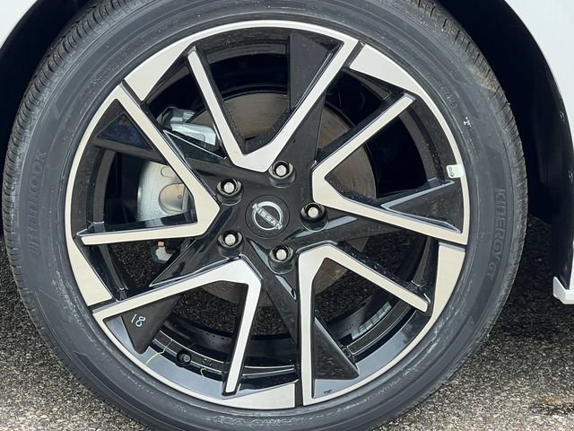 New 2025 Nissan Sentra SR FWD image 6
