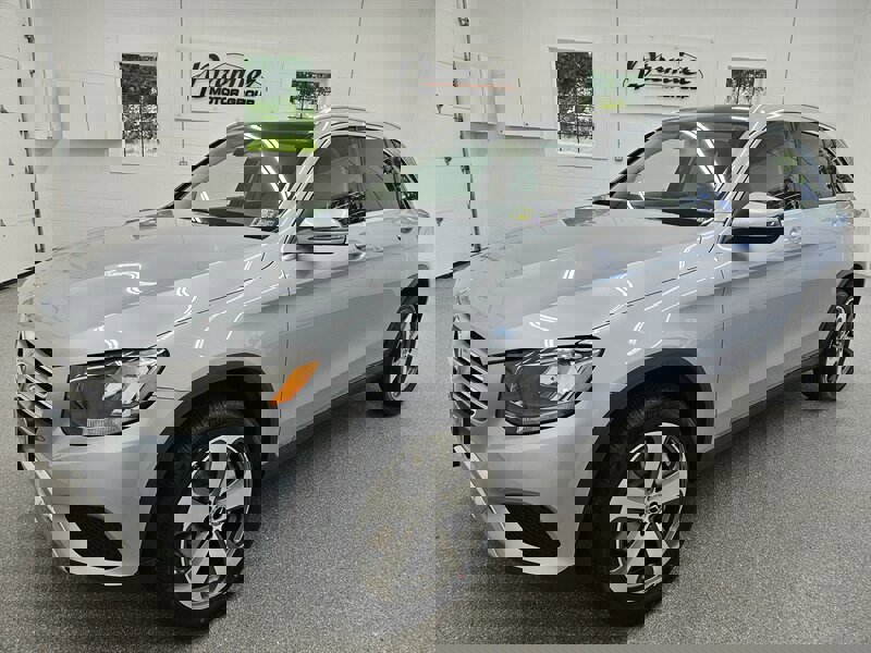 Used 2017 Mercedes-Benz GLC 300 4MATIC image 1