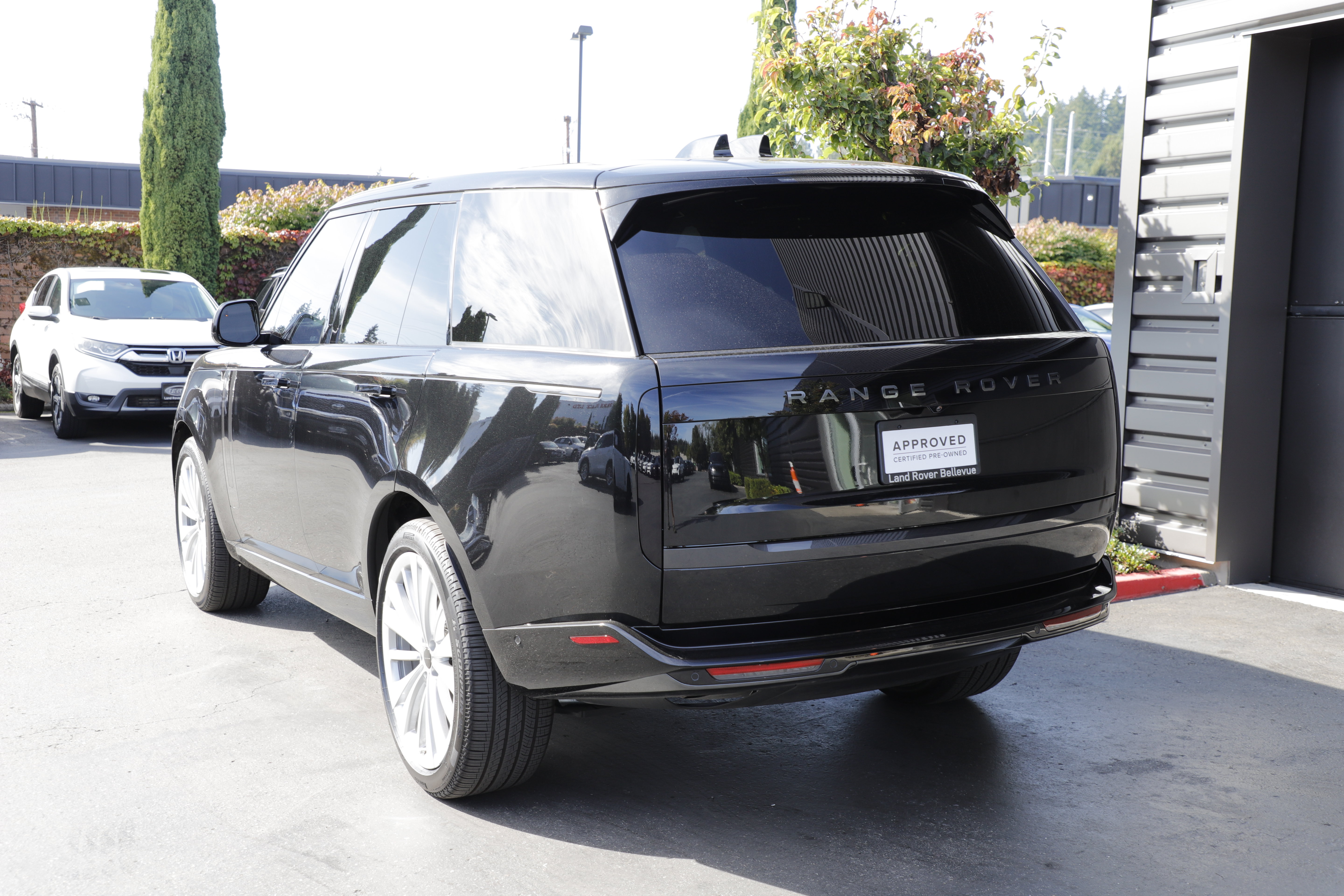 Certified 2025 Land Rover Range Rover SE AWD/4WD image 26