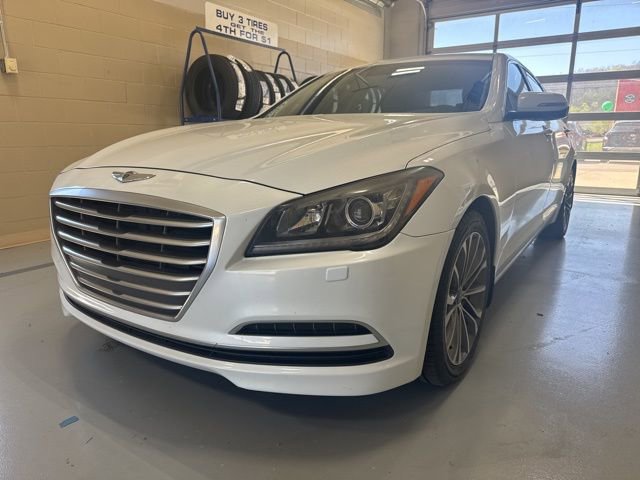 Used 2015 Hyundai Genesis 3.8 image 2