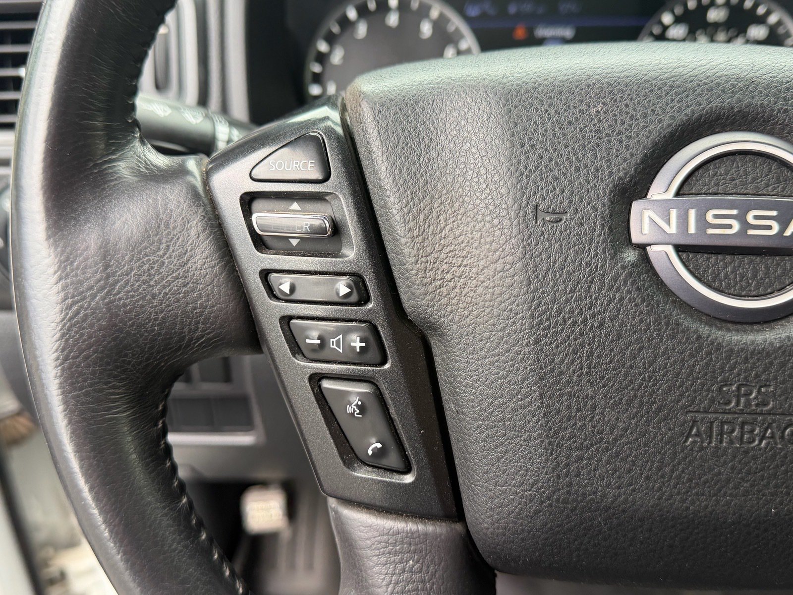Used 2023 Nissan Titan SV w/ SV Convenience Package AWD/4WD image 35
