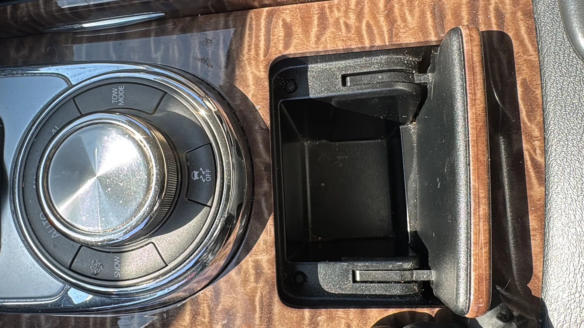 Used 2019 Nissan Armada Platinum w/ Interior Lighting Package AWD/4WD image 21