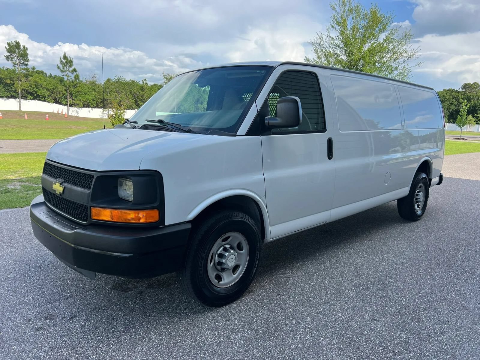 Used 2014 Chevrolet Express 2500 Extended RWD image 5