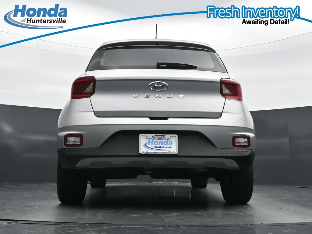 Used 2025 Hyundai Venue SEL FWD image 32