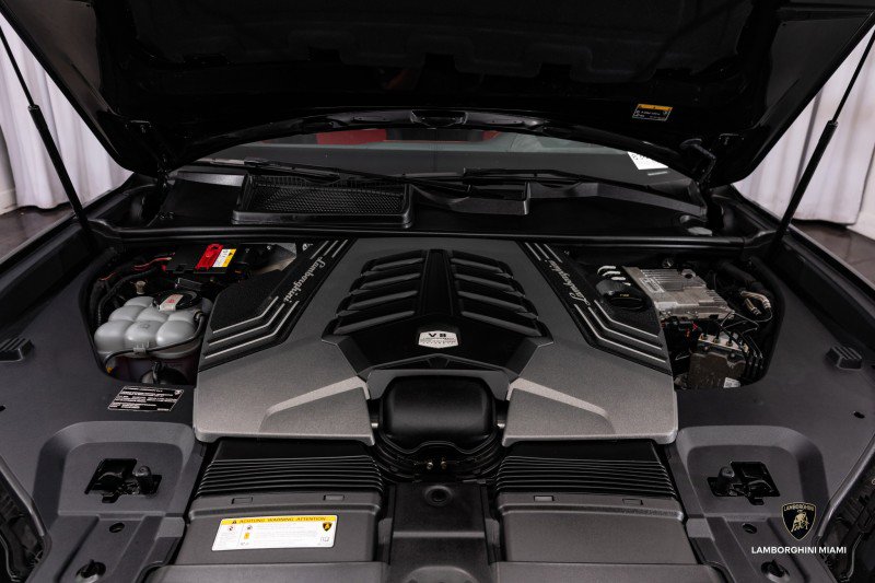 Used 2021 Lamborghini Urus image 4