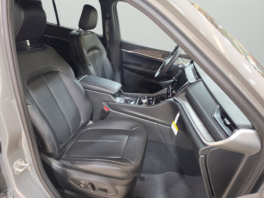 New 2027 Jeep Grand Cherokee Limited AWD/4WD image 15