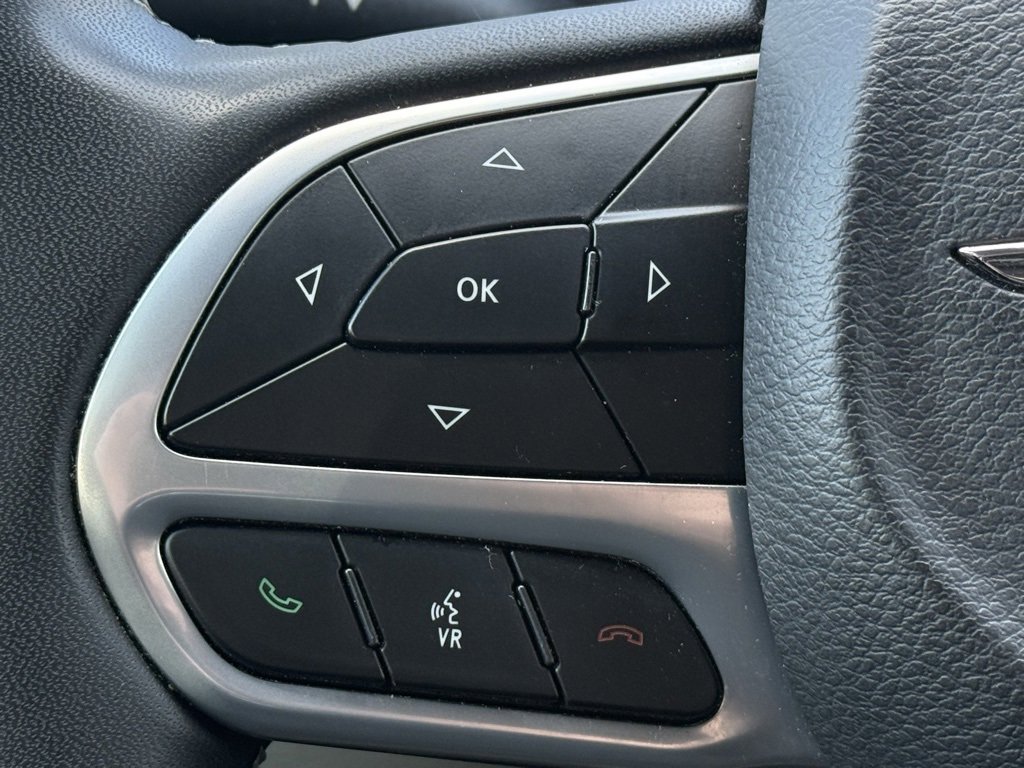 Used 2023 Chrysler Pacifica Touring-L image 35