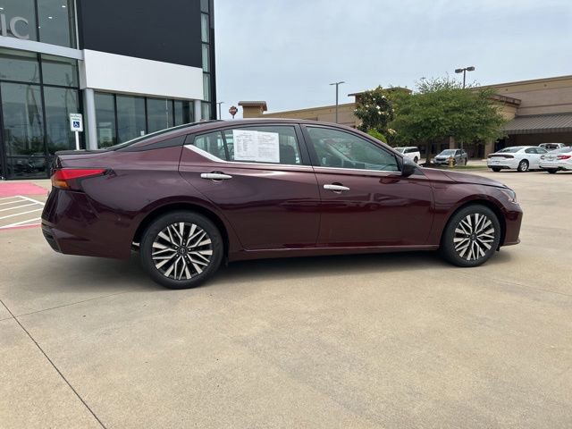 Used 2025 Nissan Altima 2.5 SV FWD image 13