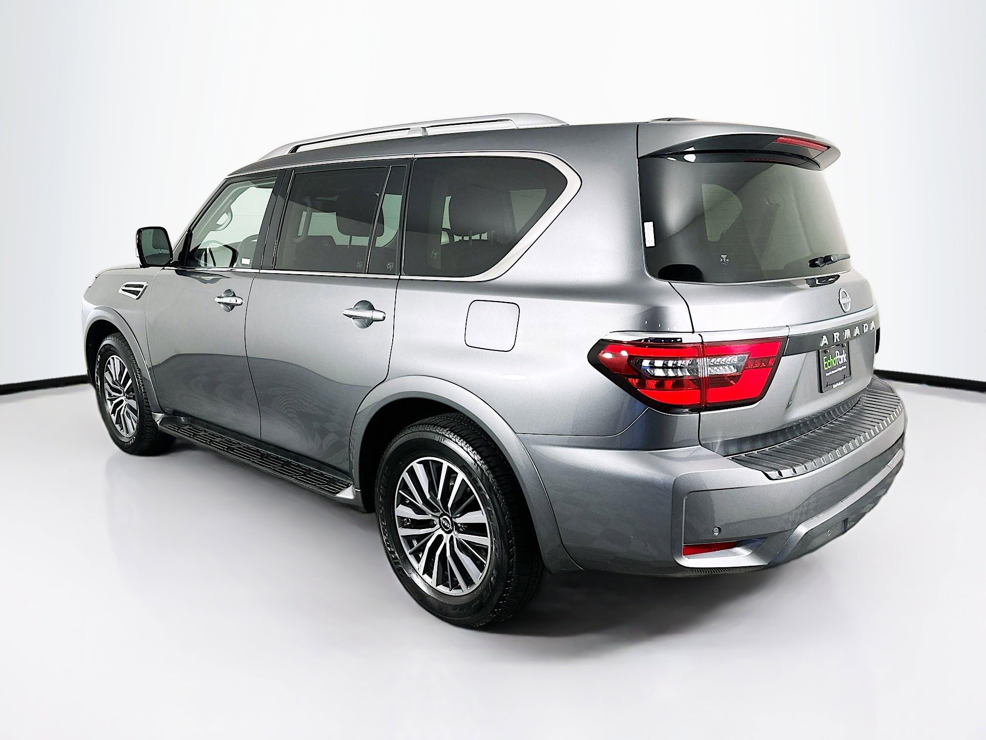 Used 2024 Nissan Armada SL w/ Captain's Chairs Package image 5