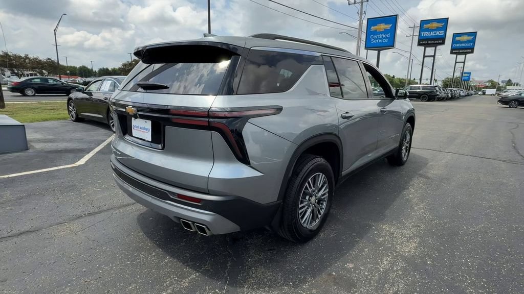 Used 2025 Chevrolet Traverse LT w/ Driver Confidence Package AWD/4WD image 8