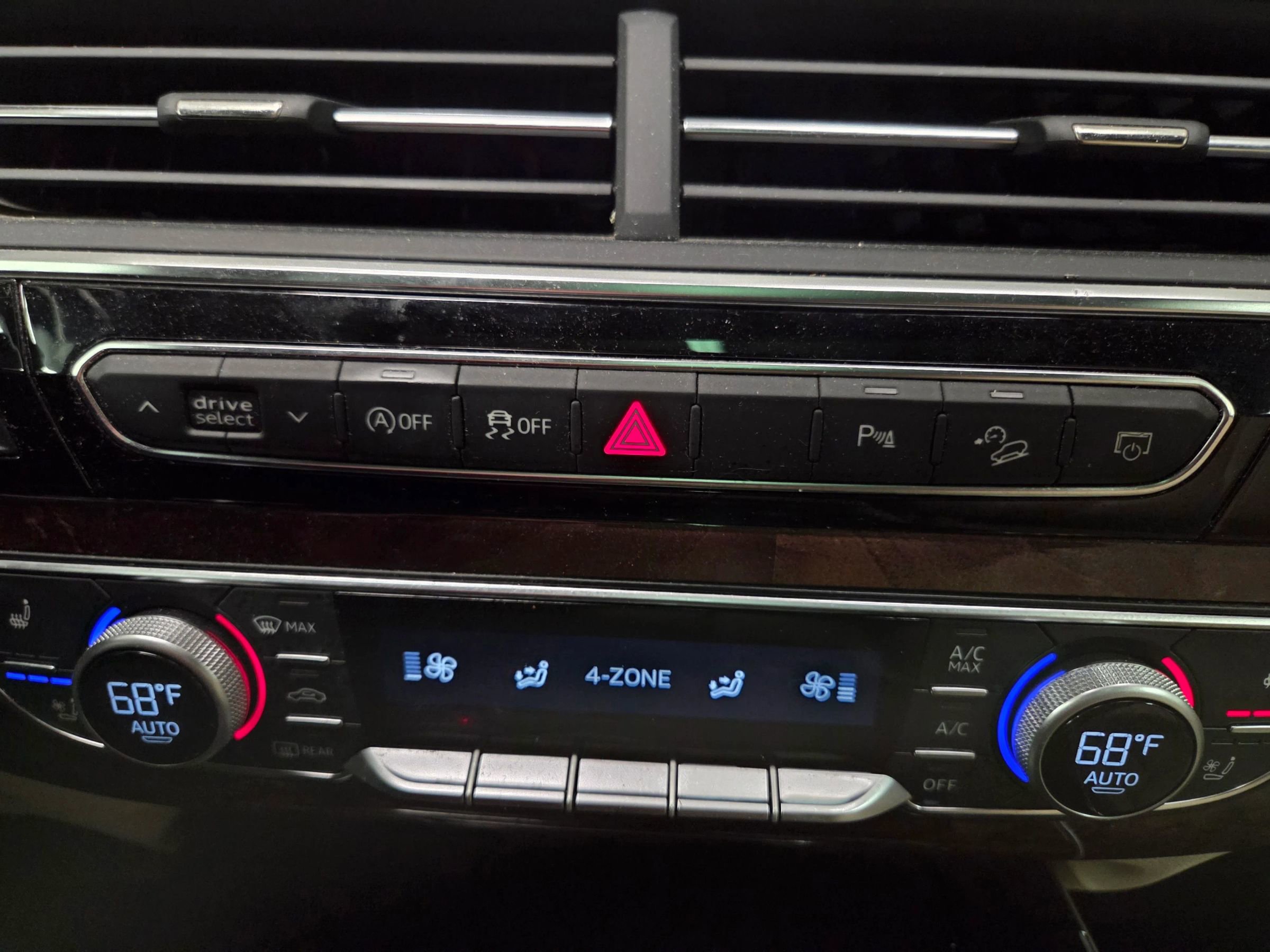 Used 2018 Audi Q7 3.0T Prestige image 31