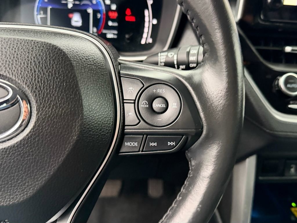 Certified 2023 Toyota Corolla Cross XLE image 22
