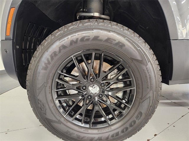 Used 2021 Land Rover Defender 110 image 8